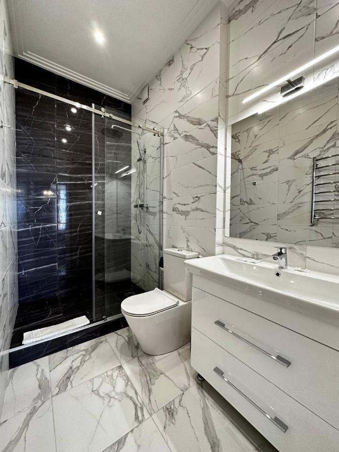Sea Symphony 3-Bedrooms Lux Apartment Одеса Екстериор снимка